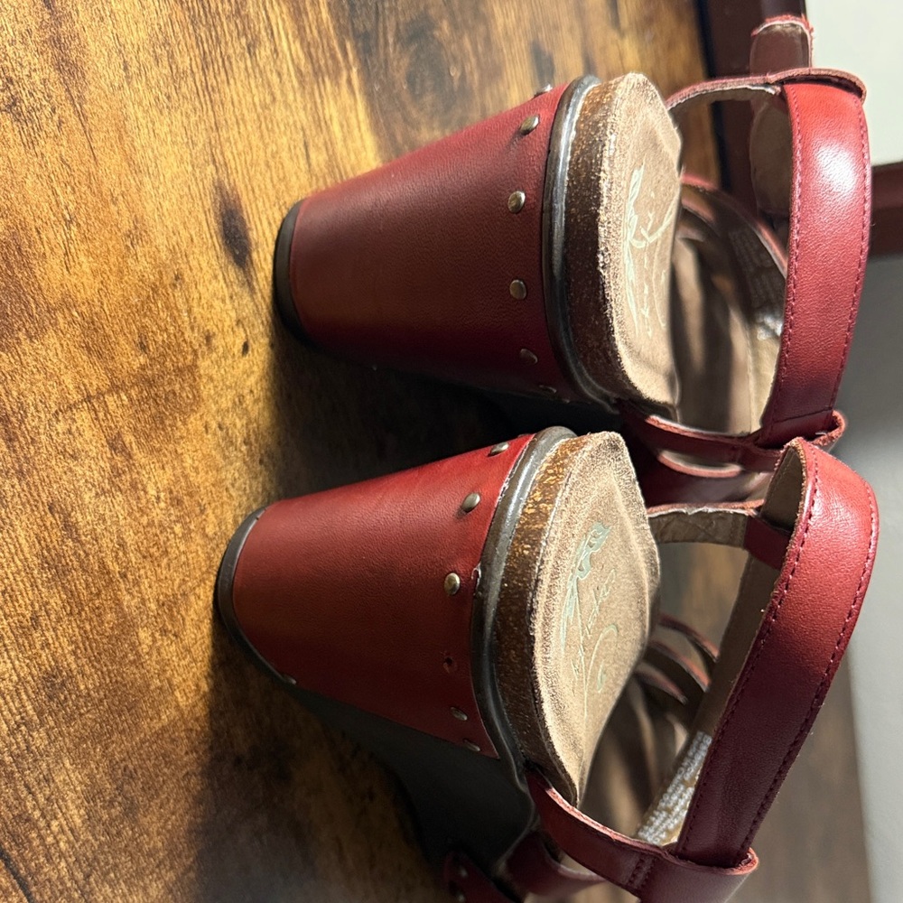 Dansko Frida Red Leather Wedge Multi-Strap Women's Sandals - Picture 5 of 9